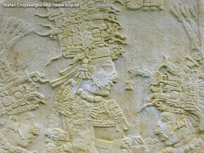 Bonampak Bonampak is een oude Maya archeologische site in de Mexicaanse staat Chiapas. Er zijn een aantal mooie stèle (gegraveerde steen) en prachtige muurschilderingen. Stefan Cruysberghs